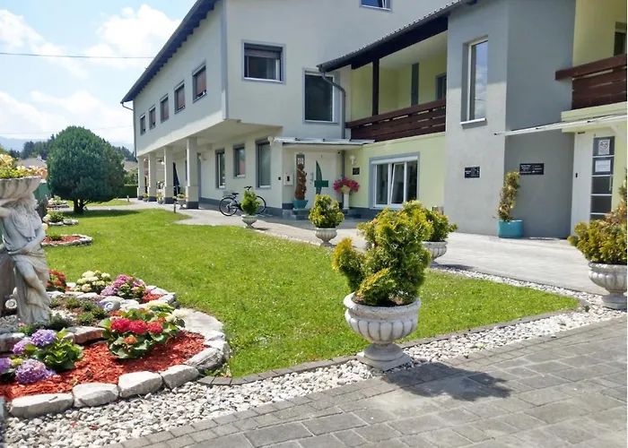 Alpenblick - Modernes In Ruhelage Apartmán Villach